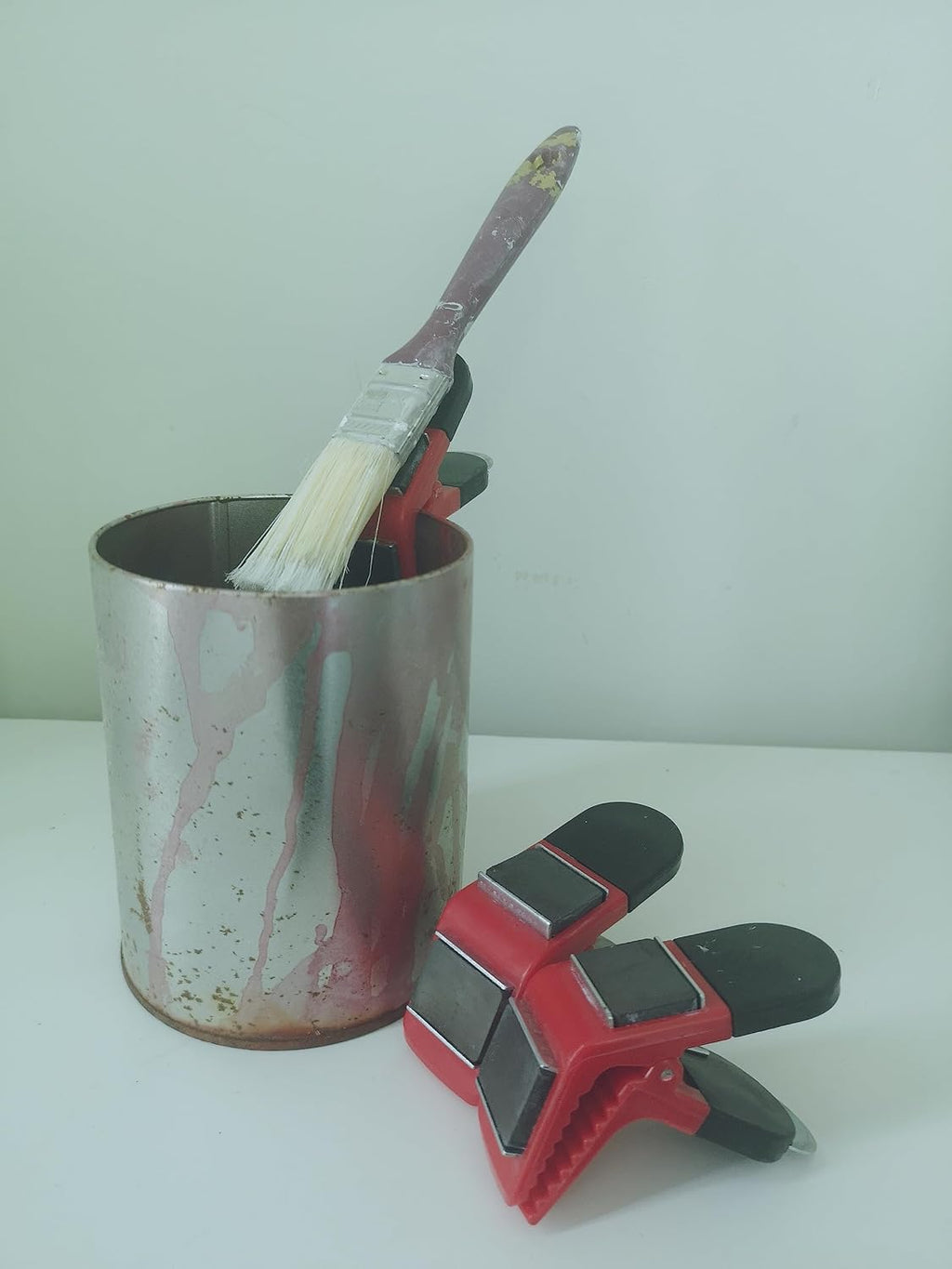 Magnetic brush holder on paint can