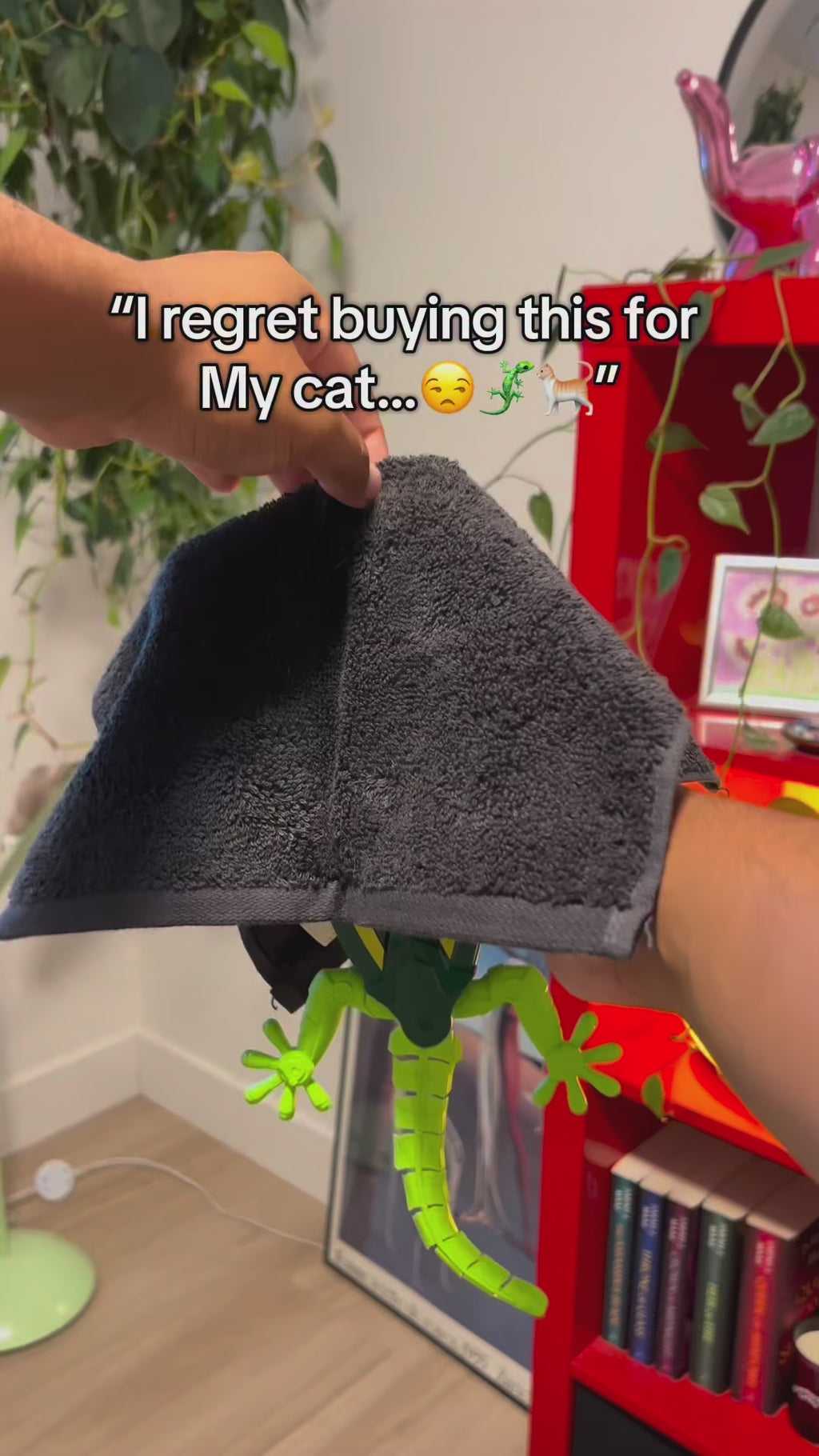 Wall-Climbing Gecko Toy for Cats