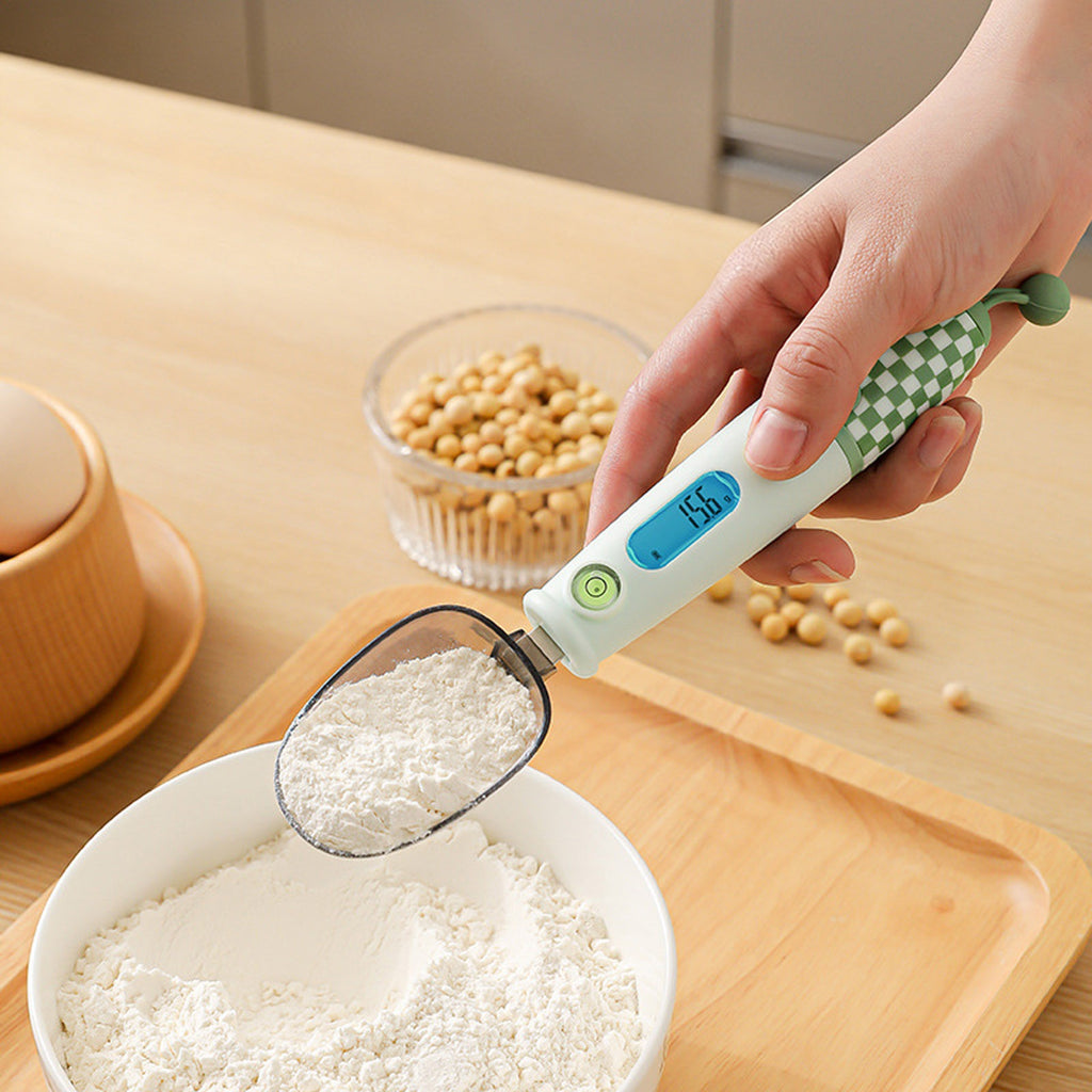 Digital spoon scale in use