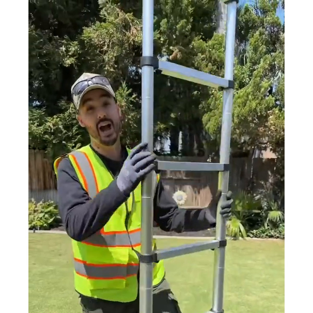 Telescoping Aluminum Ladder – 330 lb Capacity, One-Button Retract